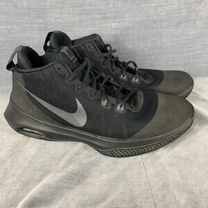 Nike Air Versitile Mens Basketball Shoe Size 8 black sneakers 852433-001